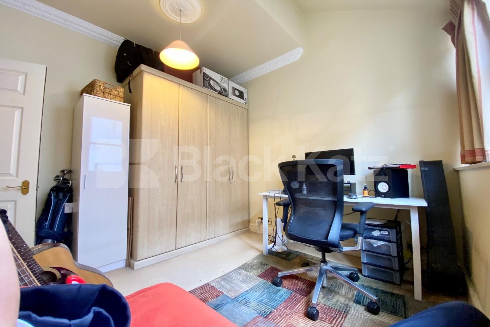 Bright and airy two bedroom apartment opposite the Thames St Georges Square, Pimlico